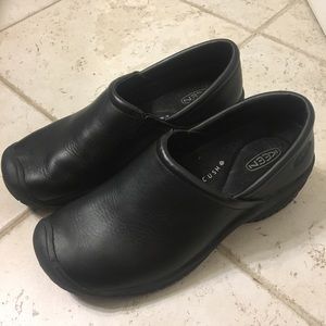 Keen nursing clogs shoes size 8.5